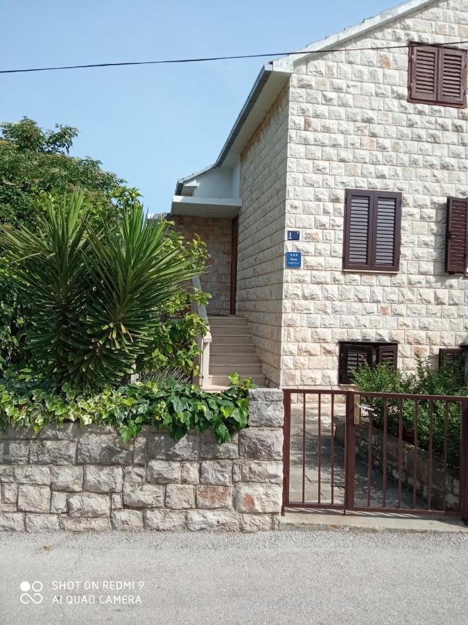 Apartment M&J Supetar Bagian luar foto