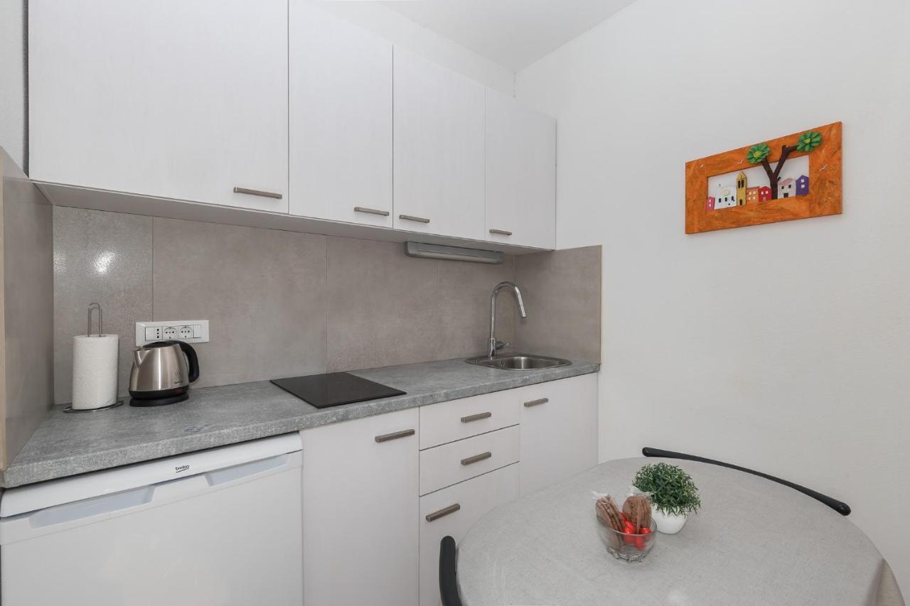 Apartment M&J Supetar Bagian luar foto
