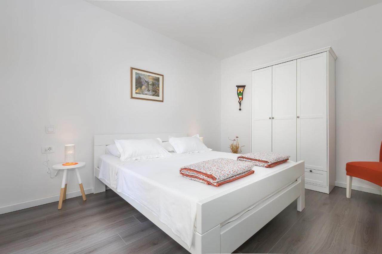 Apartment M&J Supetar Bagian luar foto