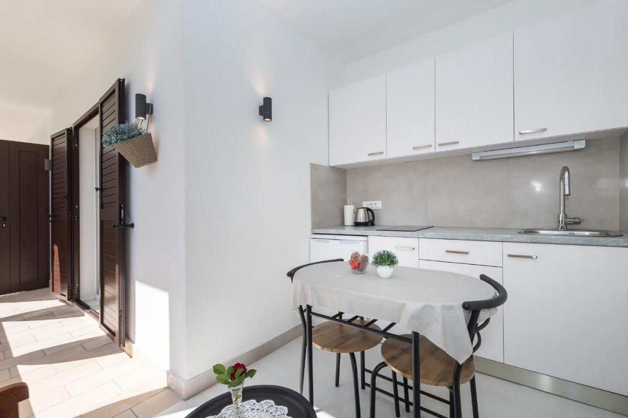 Apartment M&J Supetar Bagian luar foto