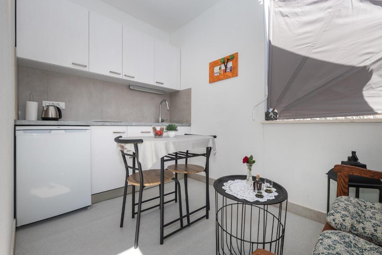 Apartment M&J Supetar Bagian luar foto