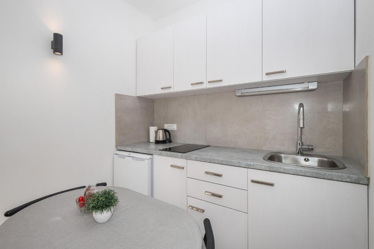 Apartment M&J Supetar Bagian luar foto