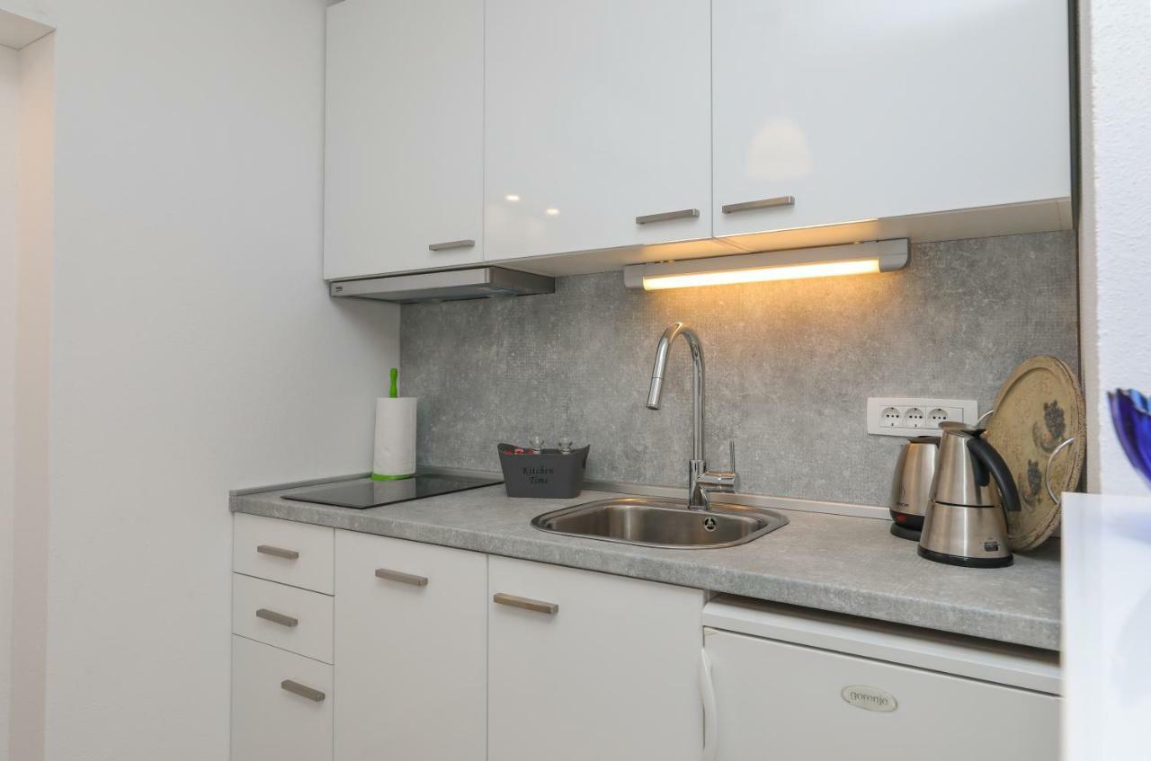 Apartment M&J Supetar Bagian luar foto
