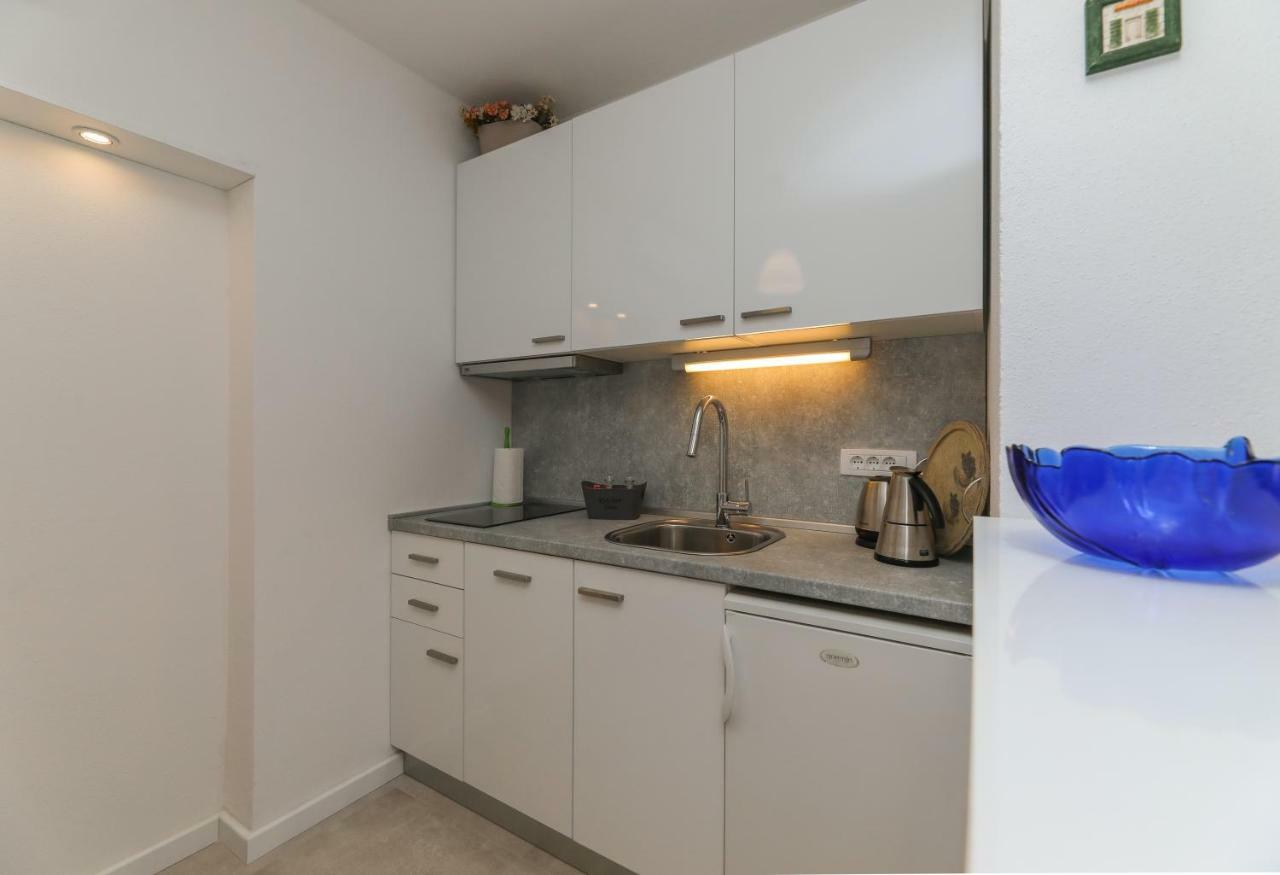 Apartment M&J Supetar Bagian luar foto