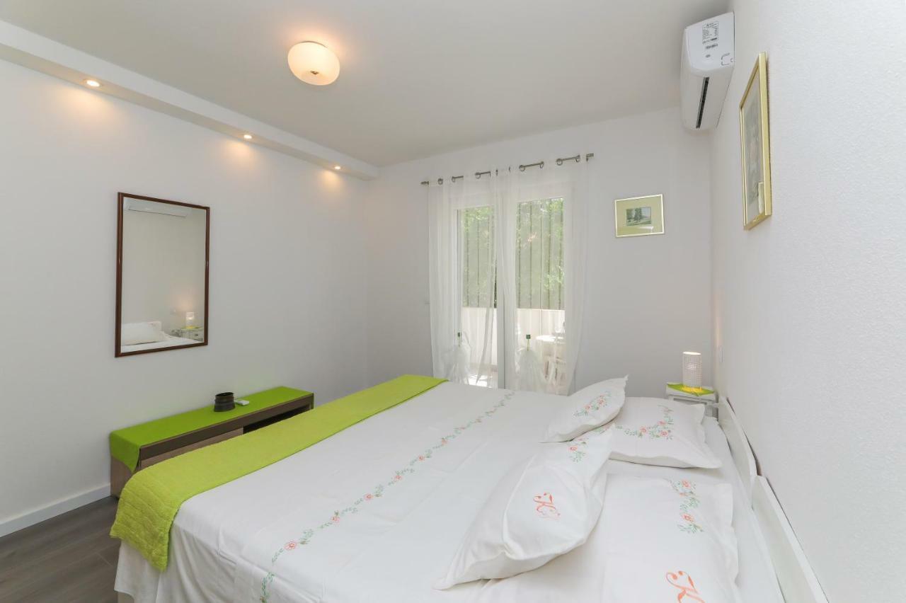 Apartment M&J Supetar Bagian luar foto
