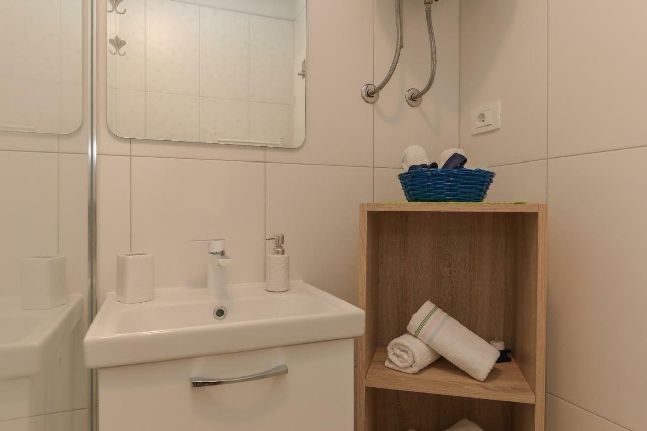 Apartment M&J Supetar Bagian luar foto