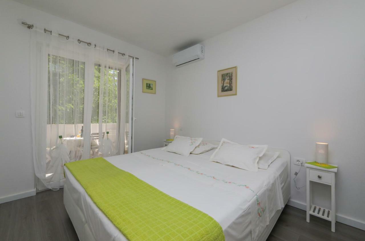 Apartment M&J Supetar Bagian luar foto